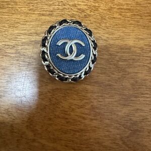 CHANEL Brooch NEW trendy